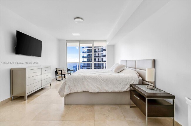 Building Photo - 1830 S Ocean Dr