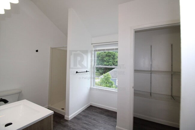 Building Photo - 4 Bicknell St
