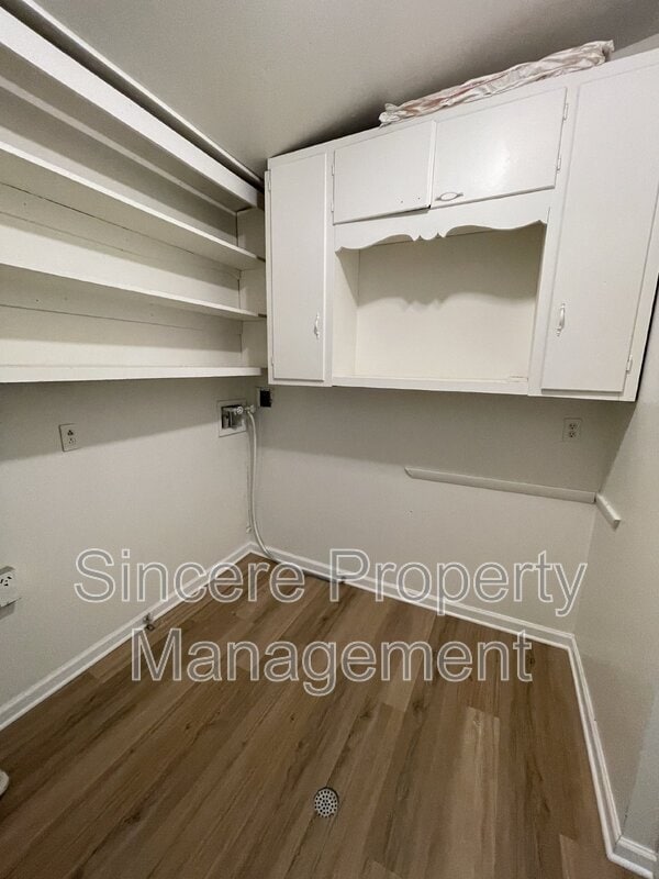 Building Photo - 2023 NW 40th St