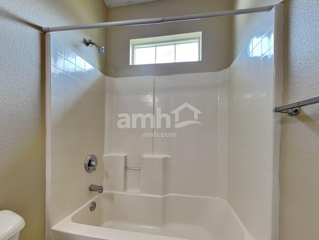 Building Photo - 521 Amsonia Cir