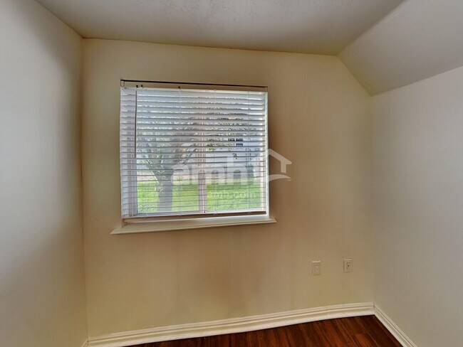 Building Photo - 5956 S Stone Flower Way