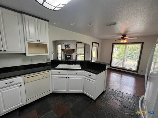 Building Photo - 2955 E Amity Rd