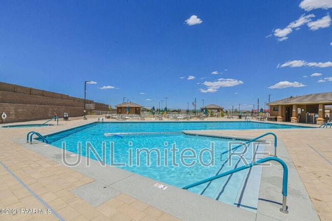 Building Photo - 6737 E Hetley Pl