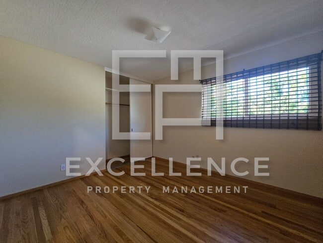 Building Photo - 3087SF 2 Story 5/2.5 House - Community Cab...