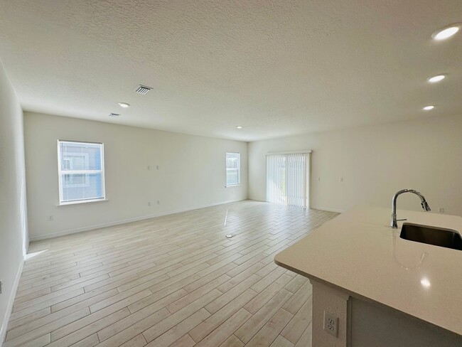 Building Photo - Charming 3 bed, 2 bath New Construction in...