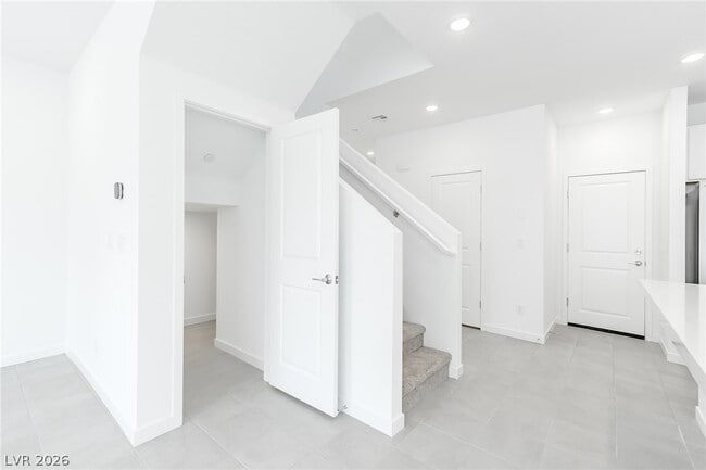 Building Photo - 873 Camargo St