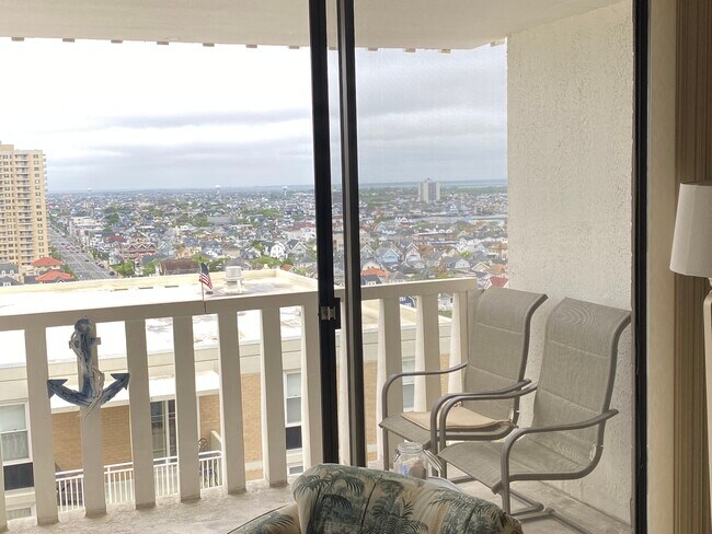 Building Photo - 100 S Berkley Sq