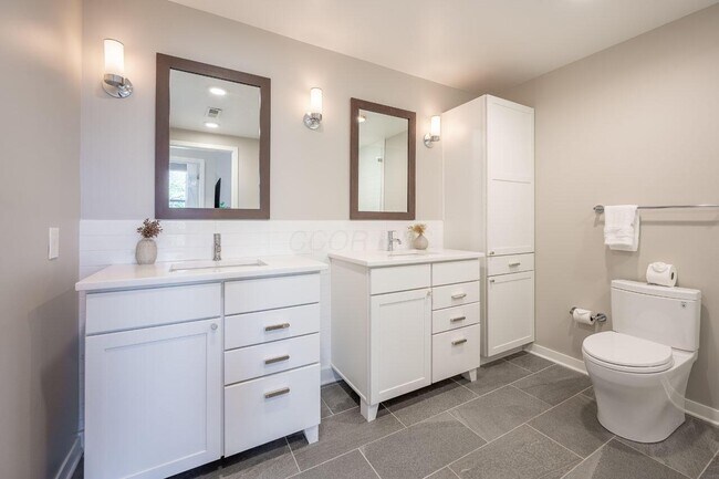 Building Photo - 598 Lathrop St