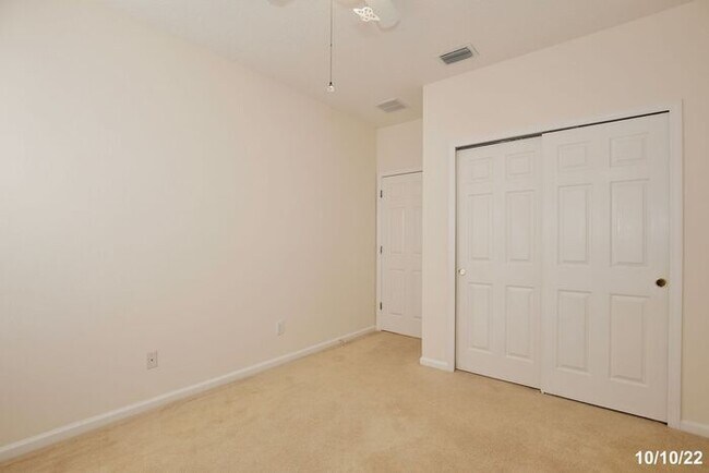 Building Photo - Amazing 3/2 Spacious Home with a Bonus Roo...