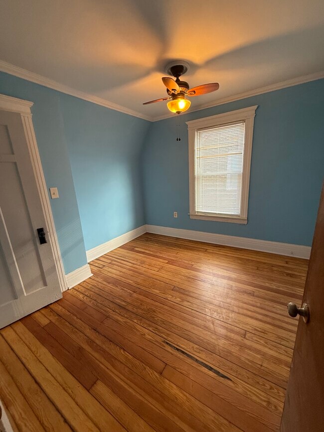 Building Photo - 713 Clairmount Ave