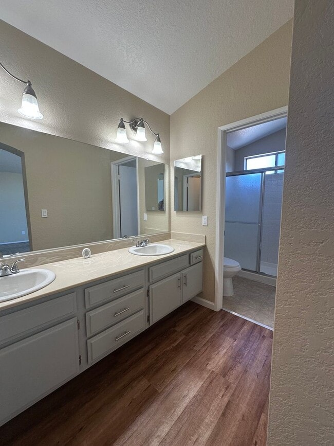 Building Photo - Newly Renovated 3bed 2.5 bath in Vacaville!