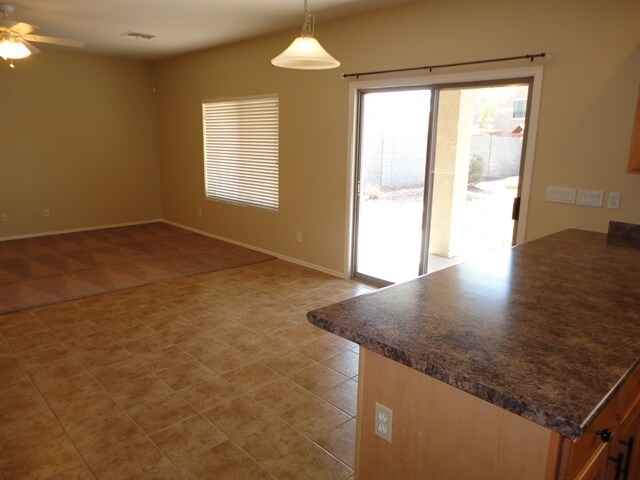 Building Photo - 1593 E Megan Dr