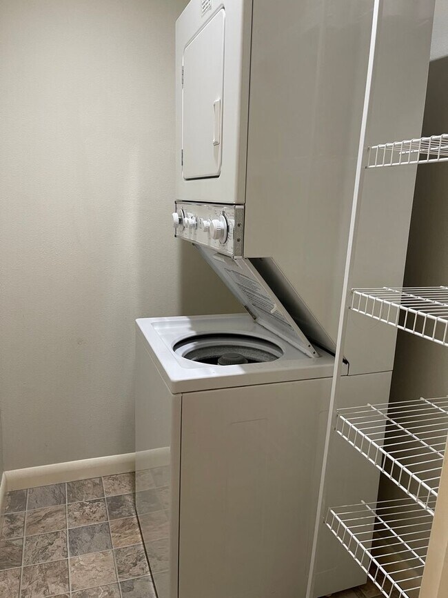 Building Photo - Location, Location!! Spacious Condo on Low...