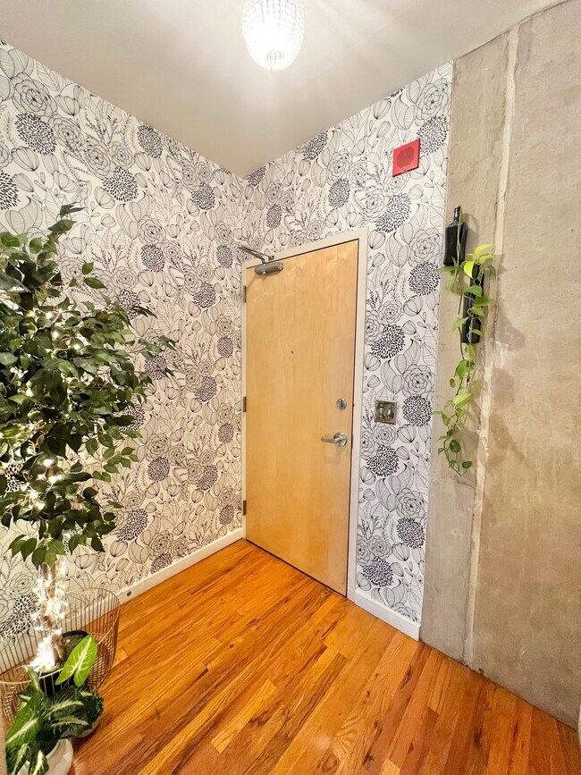 Entryway - 630 N Franklin St