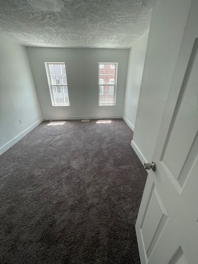 Building Photo - 2013.5 Gregory St