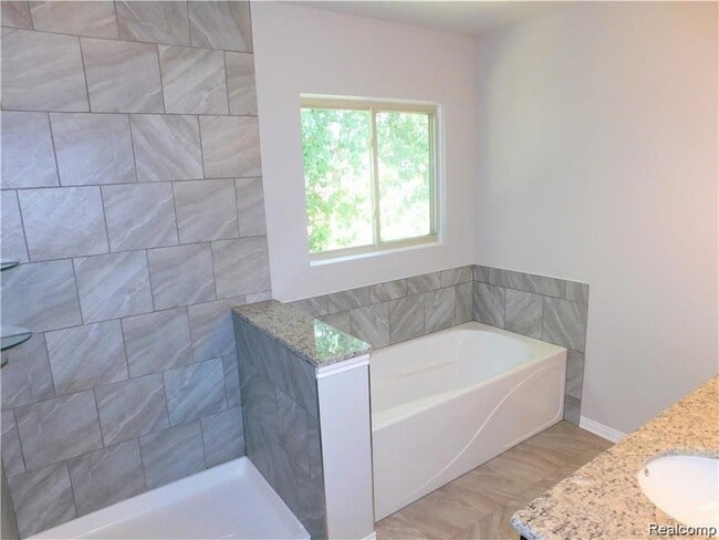 Building Photo - 20955 Oak Ridge Dr