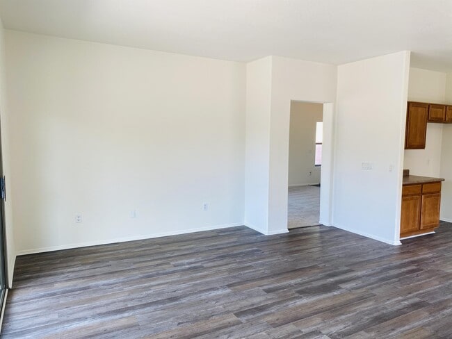 Building Photo - 11879 W Fontenelle Dr