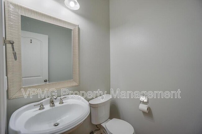 Building Photo - 9819 NE 86th St