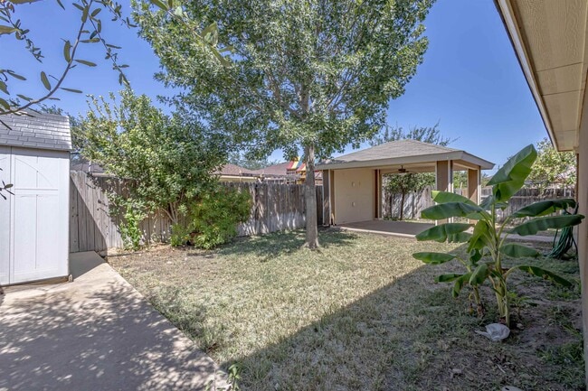 Building Photo - 618 Crackle Grove Dr