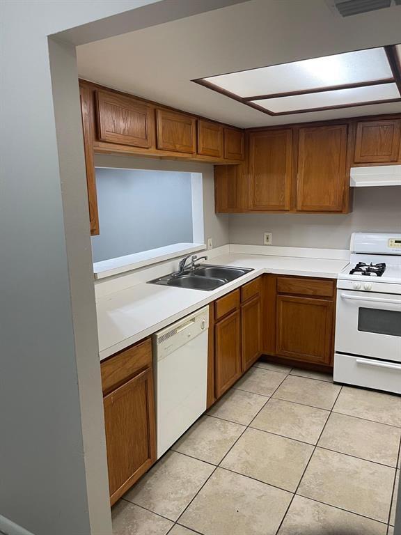 Building Photo - 411 Emerald Ave