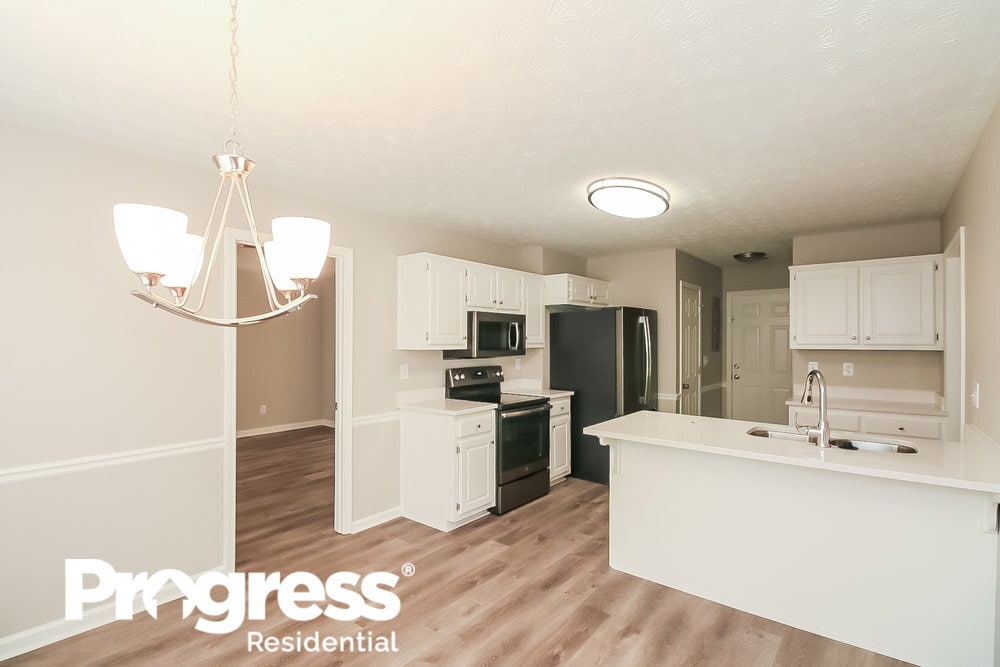 Building Photo - 1530 Range Heights Terrace
