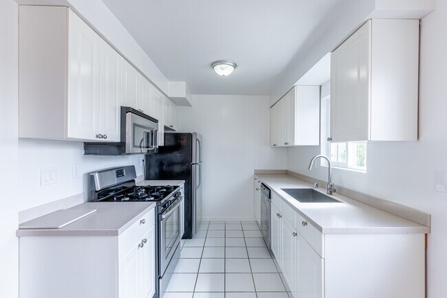 Building Photo - 8645 Hervey St