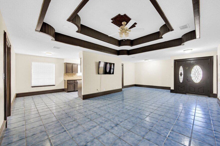 Building Photo - 2316 Pin Oak Rd