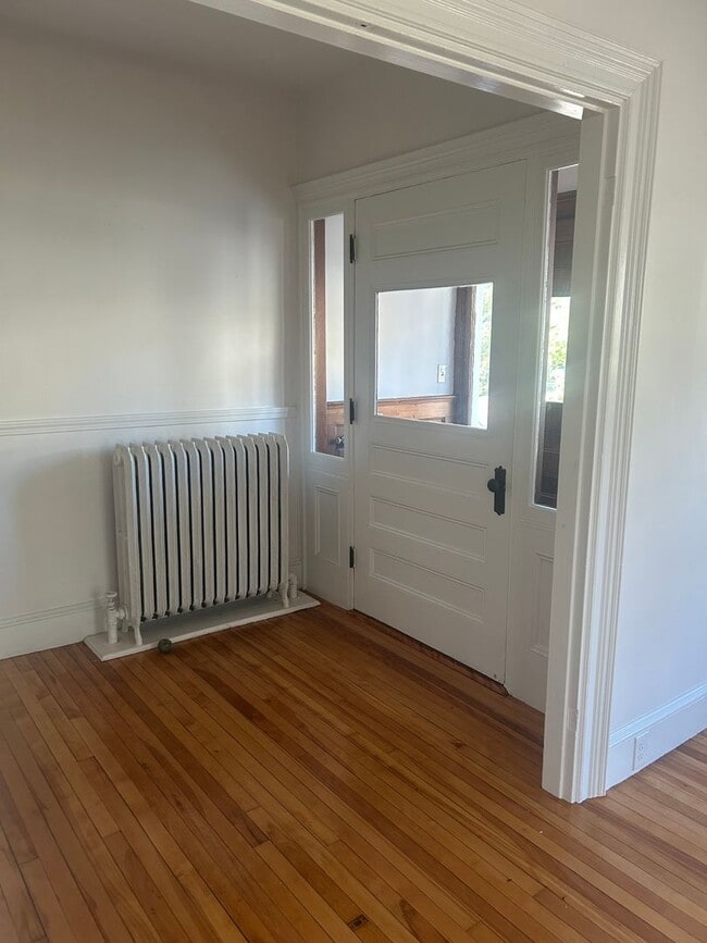 Building Photo - Beautiful 3BR/1.5BA Home Available October...