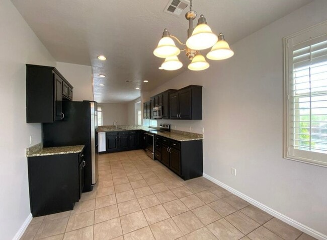 Building Photo - SPACIOUS HOME FOR RENT IN CORAL CANYON