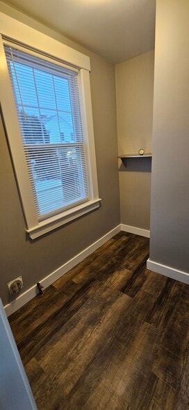 laundry room (gas hookup) - 70 Forest St