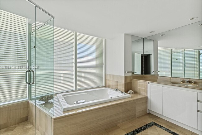 Building Photo - 1643 Brickell Ave