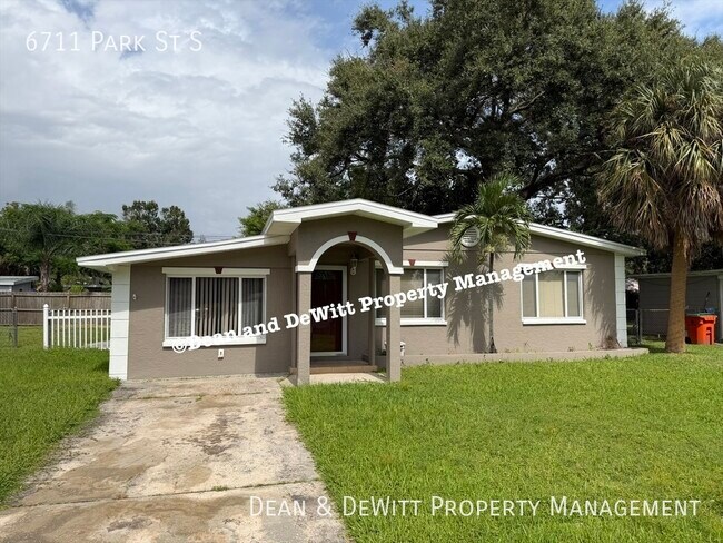 Primary Photo - 6711 Park St S