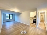 Building Photo - 152 Parkside Ave
