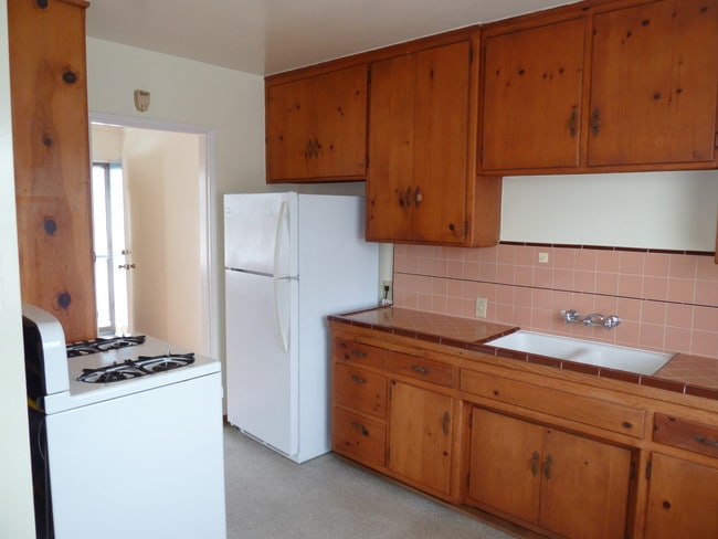 Kitchen - 7073 1/2 W Manchester Ave