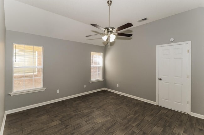 Building Photo - 9762 Misty Pine Dr