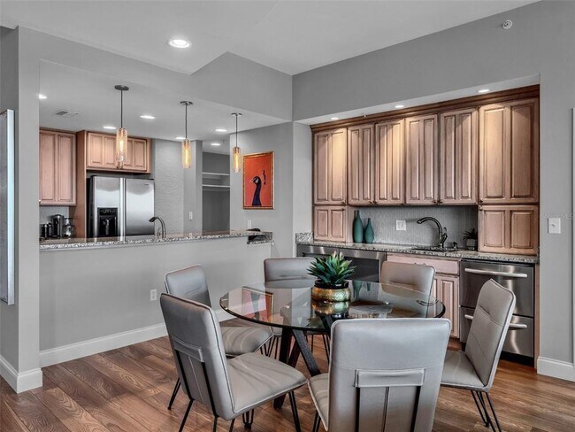 Building Photo - 525 E Jackson St