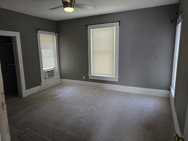 Building Photo - 3936 Mercier St