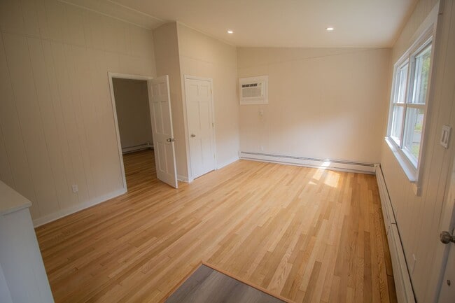 Building Photo - Newly Renovated 3 BR - 1 BA Ranch in Latham