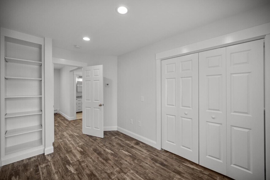 Building Photo - 5 Goulart Ave