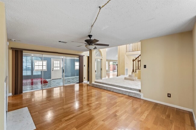Building Photo - 13051 Meadowline Dr