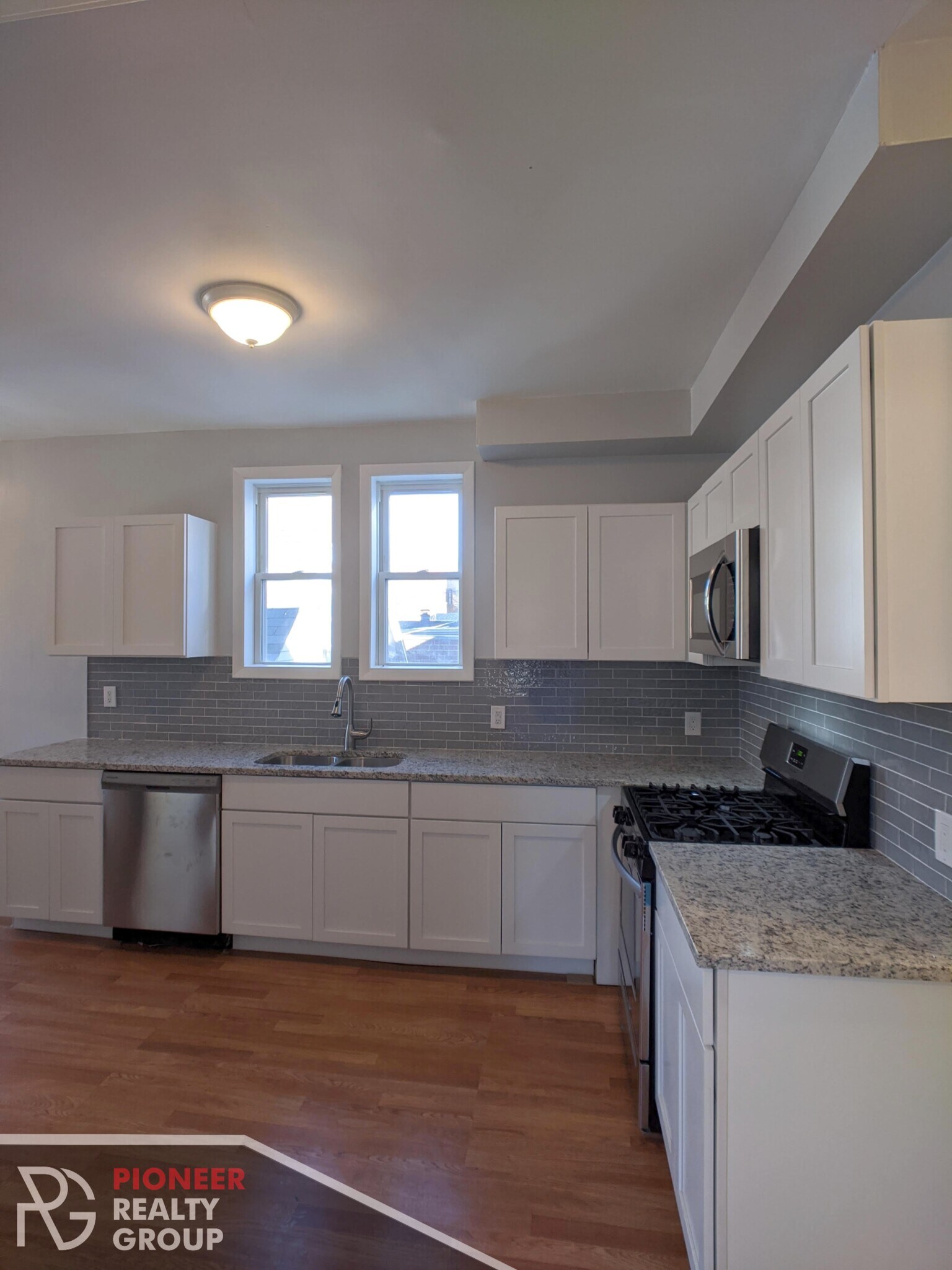 Building Photo - 1520 W Melrose St