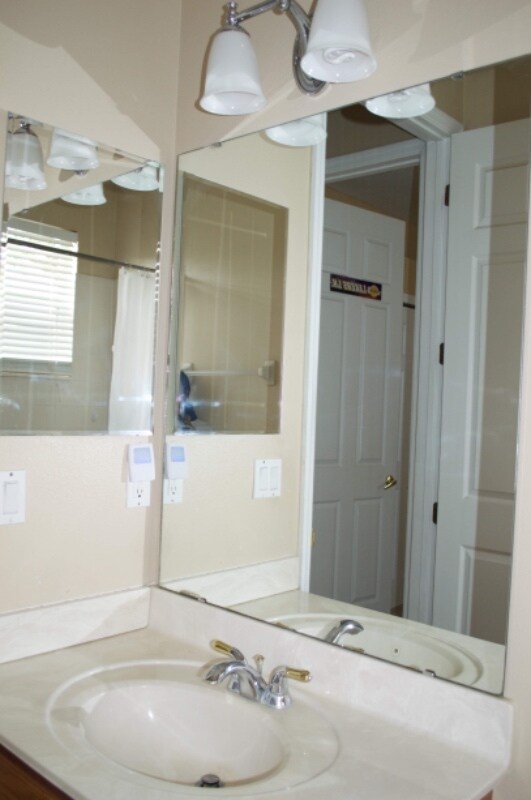 Building Photo - 6220 Hedgesparrows Ln