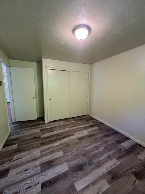 Building Photo - 2 bed 1 bath duplex Garden City!