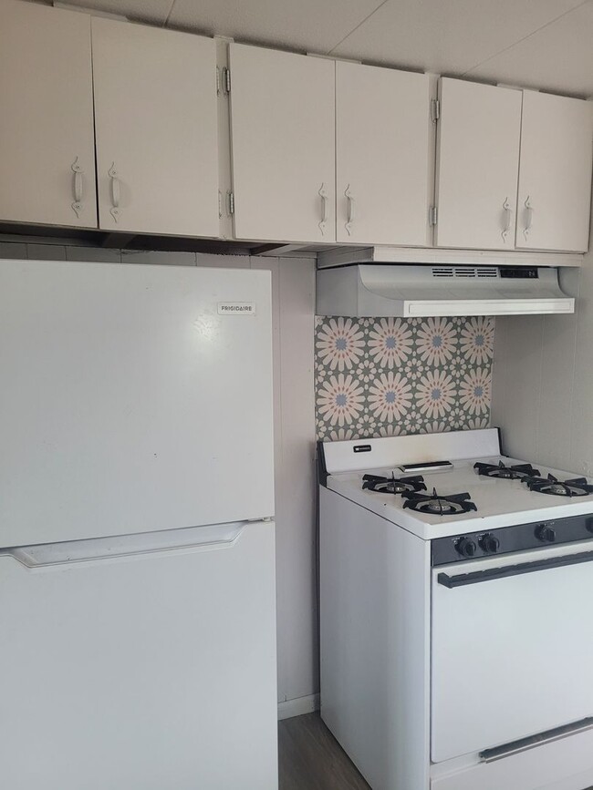 Building Photo - one bedroom with office