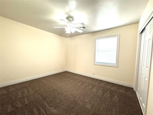 Building Photo - 1101 W Wilshire Blvd