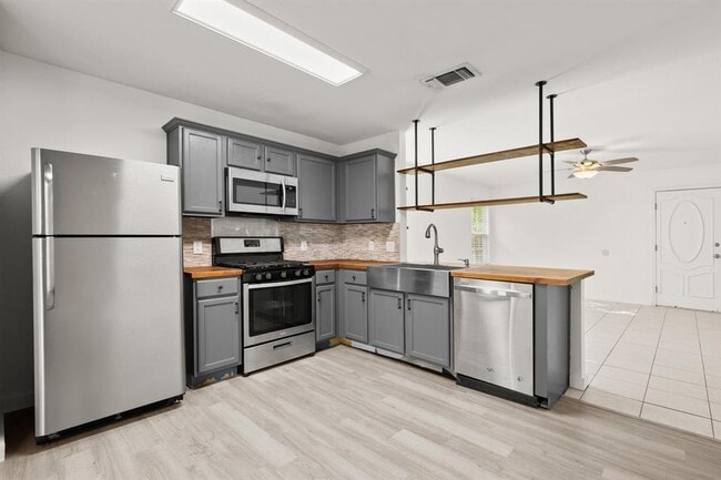 Building Photo - 6908 Broad Brook Dr