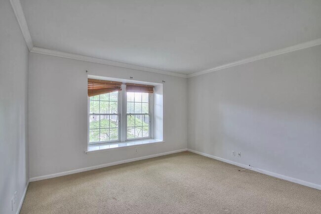 Building Photo - 3000 Hillsboro Pike