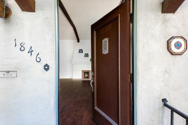 Building Photo - 1846 Holmby Ave