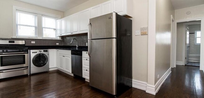 Primary Photo - 2 bedroom in Chicago IL 60613