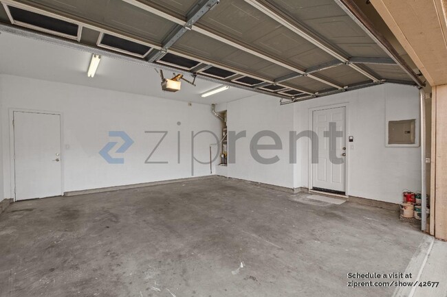 Building Photo - 554 Blue Cypress Way